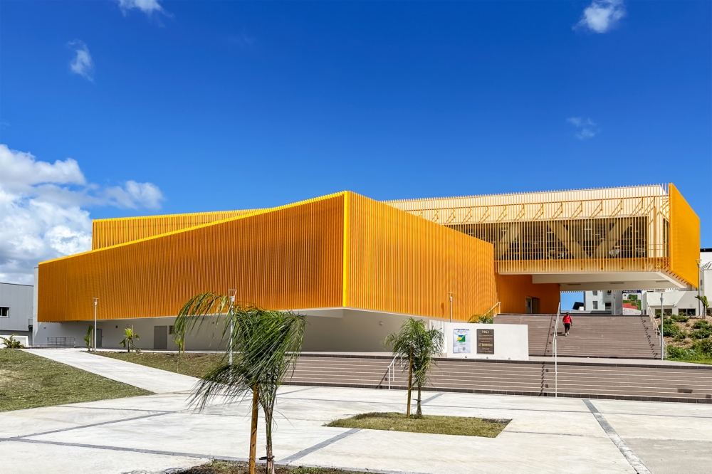 Our R4 Louvers embellish and shade a prestigious Academy in the French Caribbean