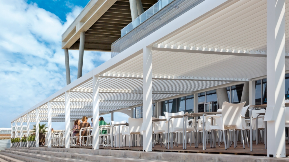 Balearia chooses saxun’s bioclimatic pergola