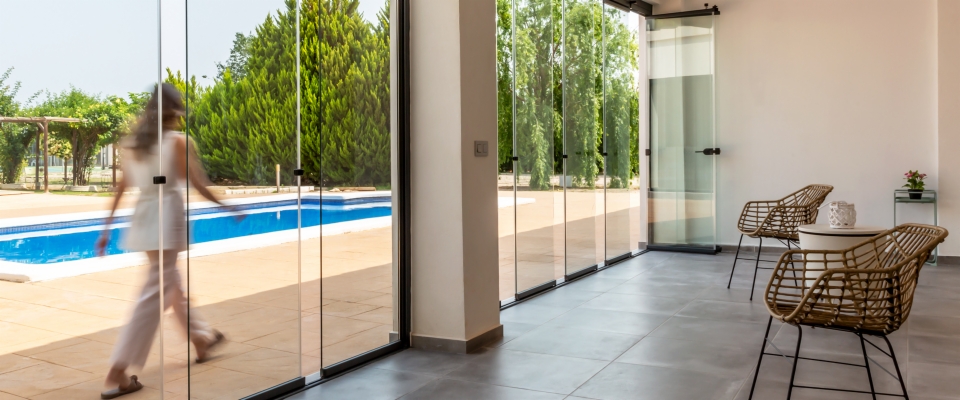 Cortinas de Vidro Dobráveis para esbater as fronteiras com o mundo exterior 