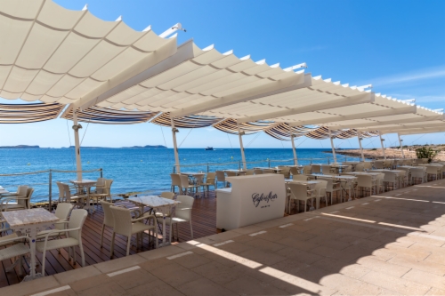 Tende da sole Aneas per ombreggiare il mitico Café del Mar di Ibiza
