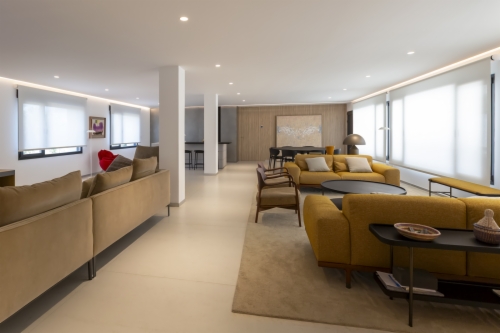 Estores Saxun: luz natural com controlo e design