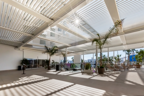 Le pergole bioclimatiche Saxun trasformano gli spazi esterni dell'Hotel INNSIDE by Meliá di Alicante