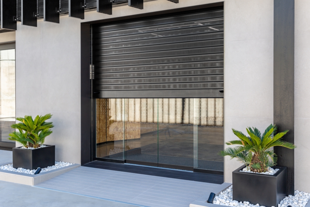 Automatic doors with the Ixion system to save energy and protect your business 