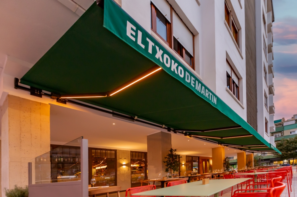 Los Toldos Zeres sombrean la Terraza de El Txoko de Martín