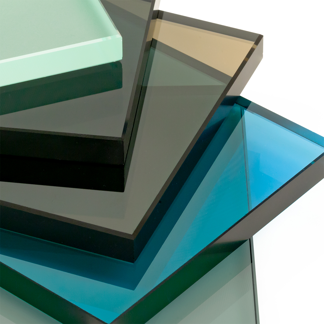 The tempered glass of our glass curtains offers brightness and safety