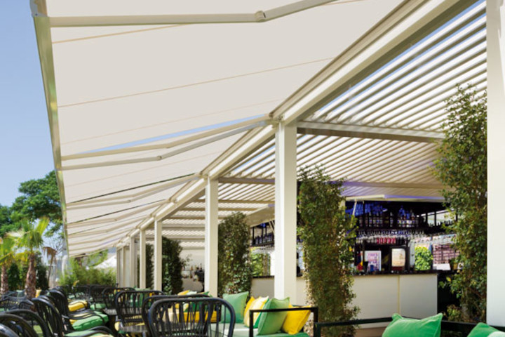 Saxun Pergolas and Awnings Extend a Restaurant Area