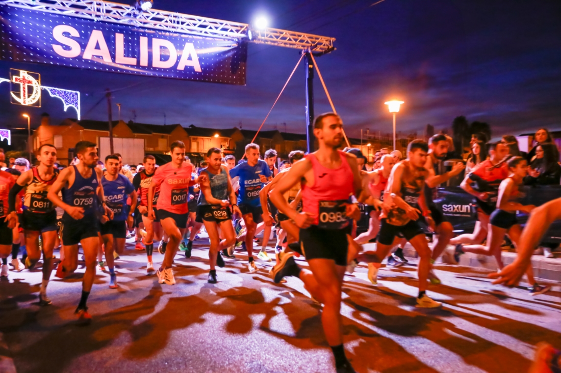 More than 1,500 runners take part in the 13th Saxun Villa de Sax Cross Nocturno
