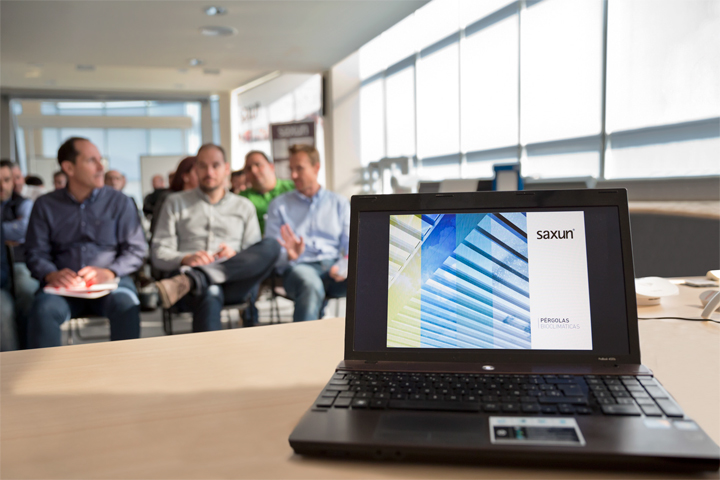 Jornada de formación de la nueva Pérgola Bioclimática Saxun y del sistema TaHoma de Somfy